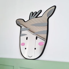 Espejo Acrílico Cebra inastillable con detalles en color en internet