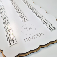 Imagen de Espejo Acrílico Llama inastillable con borde madera