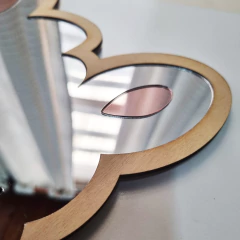 Espejo Acrílico Llama inastillable con borde madera - Trikceri