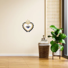 Corazón con ojo en madera