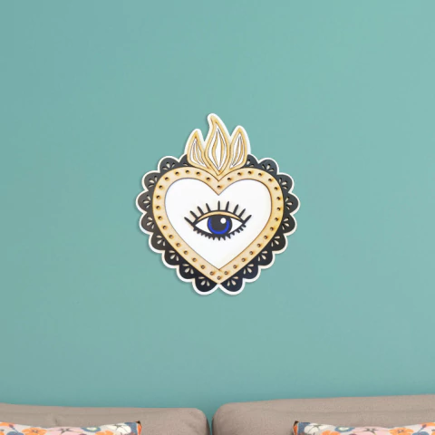 Corazón con ojo en madera