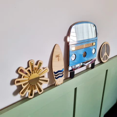 KOMBI VW + SOL + TABLA DE SURF + SÍMBOLO DE LA PAZ en internet