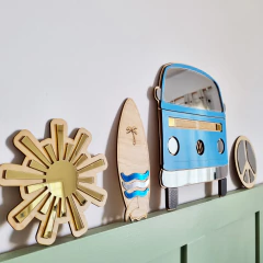 KOMBI VW + SOL + TABLA DE SURF + SÍMBOLO DE LA PAZ