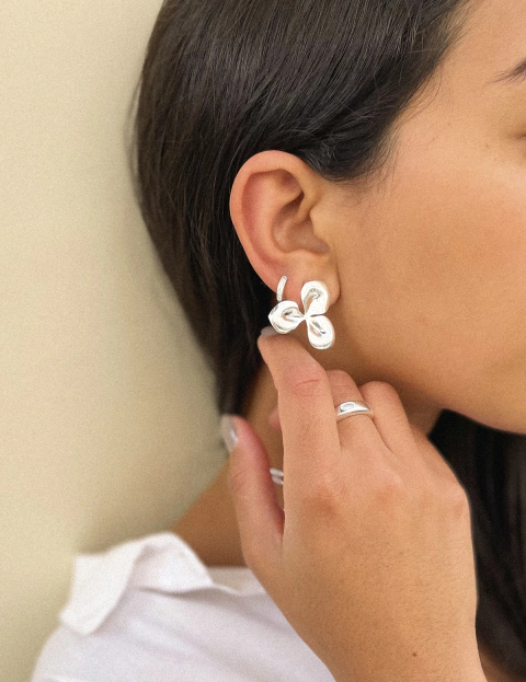 Brinco Flor Três Pétalas