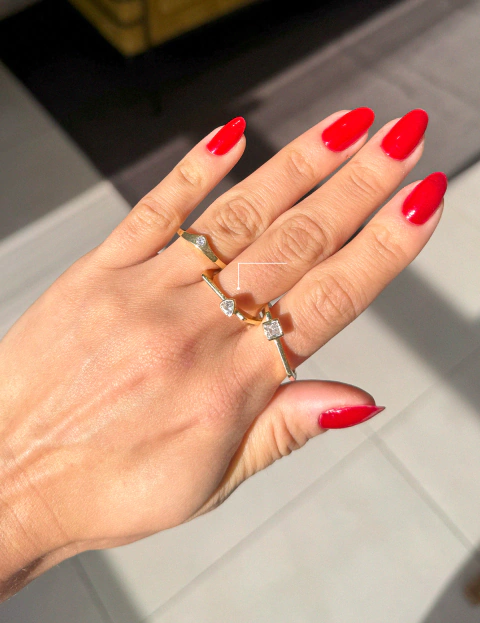 Anel Delicado com Pedra Cristal Triangular