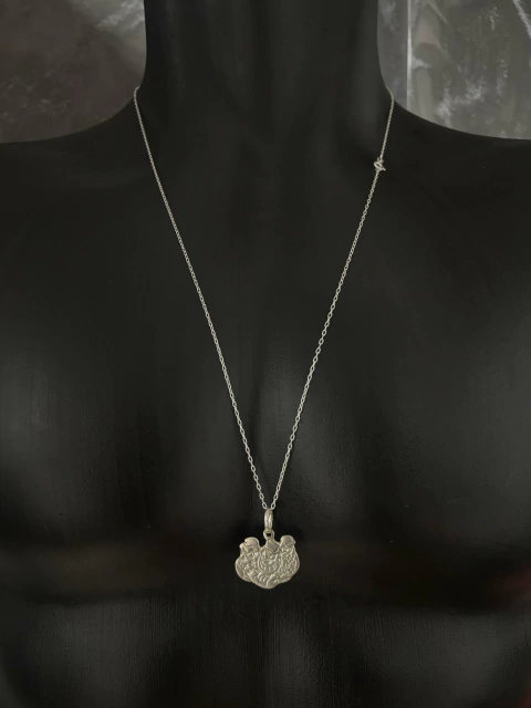 CORDÃO 1MM 70CM ELO CADEADO + PINGENTE IRMÃOS METRALHA (P)