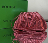 Bolsa Bottega Veneta The Pouch 20 Pequena Vinho Metalizada Italiana
