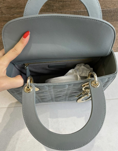 Imagem do Bolsa Lady Dior Média Cinza Italiana