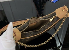 Bolsa Louis Vuitton Loop Monogram Italiana - comprar online