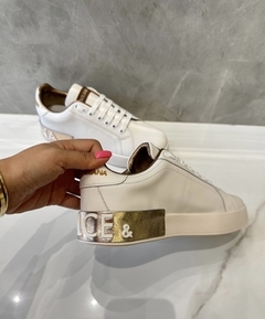 Tênis Dolce & Gabbana Portofino Branco E Dourado Italiana - Romaly Grifes Bolsas
