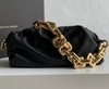 Bolsa Bottega Veneta The Chain Pouch com Corrente Preta Italiana