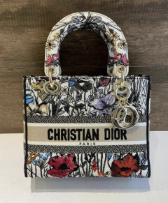 Bolsa Lady Dior D-Lite Média Bordada Mille Fleurs Italiana