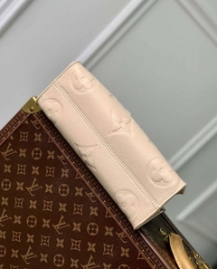 Bolsa Louis Vuitton OnTheGo East West Creme Italiana