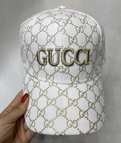 Boné Gucci Tela GG Branco e Dourado Italiana