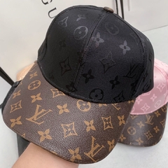 Boné Louis Vuitton Preto e Monograma Italiana