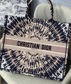 Bolsa Dior Book Tote Bordado Tie & Dior Multicolorido Italiana