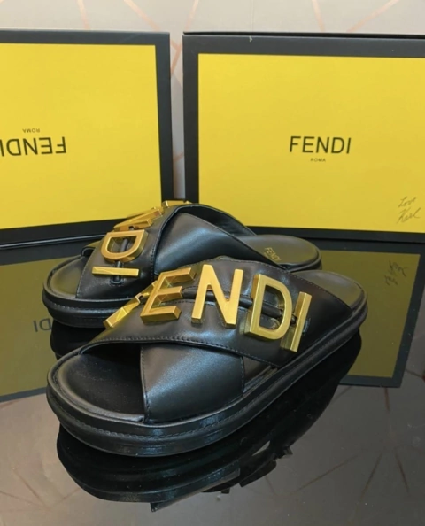 Sandália Fendigraphy Preta Italiana