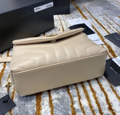 Bolsa YSL Loulou Pequena Bege/Dourada Italiana - Romaly Grifes Bolsas