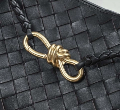 Bolsa Bottega Veneta Andiamo Preta Pequena Italiana - comprar online