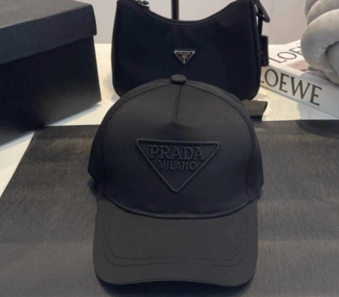 Boné Prada Preto Italiana