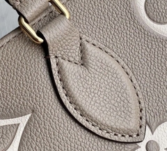 Bolsa Louis Vuitton Onthego MM Monogram Empreinte Bege Italiana - comprar online