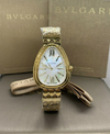 Relógio Bulgari Serpenti Seduttori Dourado com fundo Madre Pérola Italiana