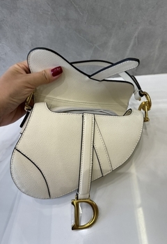 Bolsa Dior Mini Saddle Off White Italiana - Romaly Grifes Bolsas