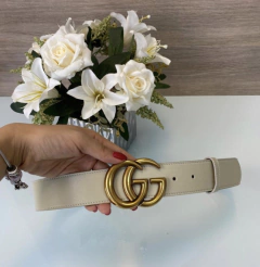 Cinto Gucci Largo Double G Off-White Italiana na internet