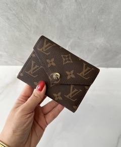 Carteira Louis Vuitton Victorine Monogram Marrom Italiana