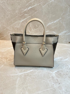 Bolsa Louis Vuitton On My Side PM Italiana - loja online