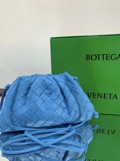 Bolsa Bottega Veneta Mini Pouch Intrecciato Azul Italiana