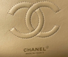 Bolsa Chanel 2.55 Clássica Caviar Bege com Dourado Italiana - loja online