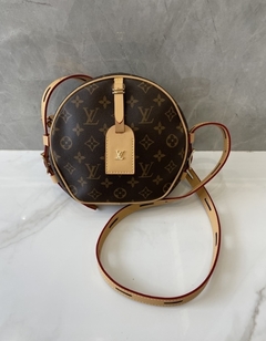 Bolsa Louis Vuitton Boite Chapeau Monogram Italiana