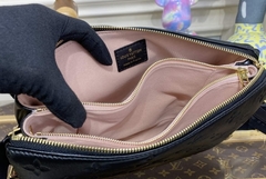 Imagem do Bolsa Louis Vuitton Coussin PM Preta Italiana