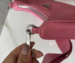 Bolsa Prada Reedição 2005 Rosa Nylon Italiana - Romaly Grifes