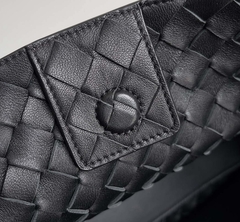 Bolsa Bottega Veneta Andiamo Preta Média Italiana - Romaly Grifes Bolsas