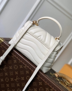 Bolsa Louis Vuitton Hold Me Off-White Italiana - comprar online