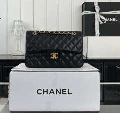 Bolsa 2.55 Clássica Lambskin Preta com Dourado Italiana