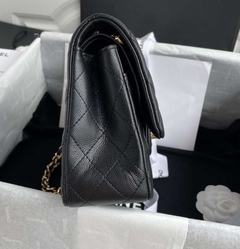 Bolsa Chanel 2.55 Clássica Caviar Preta com Dourado Italiana - Romaly Grifes Bolsas