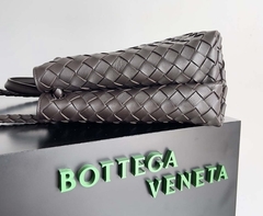 Bolsa Bottega Veneta Andiamo Marrom Média Italiana - loja online