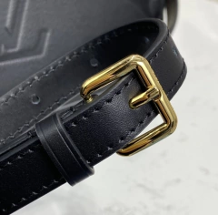 Bolsa Louis Vuitton Onthego PM Preta Italiana na internet