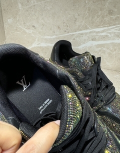 Tênis Louis Vuitton Trainer Com Brilho Italiana na internet