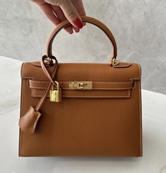 Bolsa Hermes Kelly 25 Epsom Caramelo e Dourada Italiana - comprar online