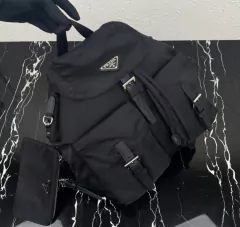 Mochila Prada Média Re-Nylon Preta Italiana - comprar online