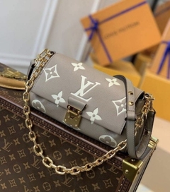 Bolsa Louis Vuitton Favorite Cinza e Creme Italiana