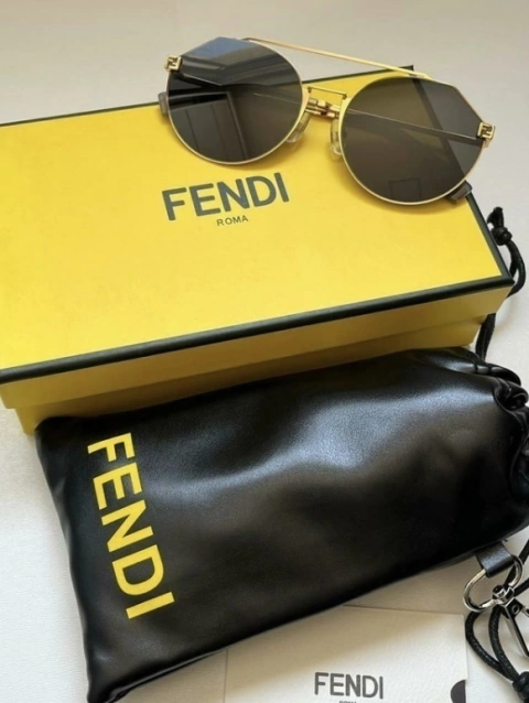 Óculos Fendi Preto com Dourado Italiana