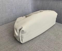 Bolsa Bottega Veneta The Pouch Off White Italiana - loja online