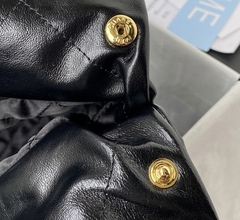 Bolsa Chanel 22 Preta com Dourado Média Italiana - loja online