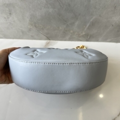 Imagem do Bolsa Louis Vuitton Meia Lua Azul Bebê Italiana