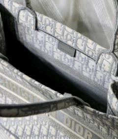 Bolsa Dior Book Tote Oblique Cinza Italiana